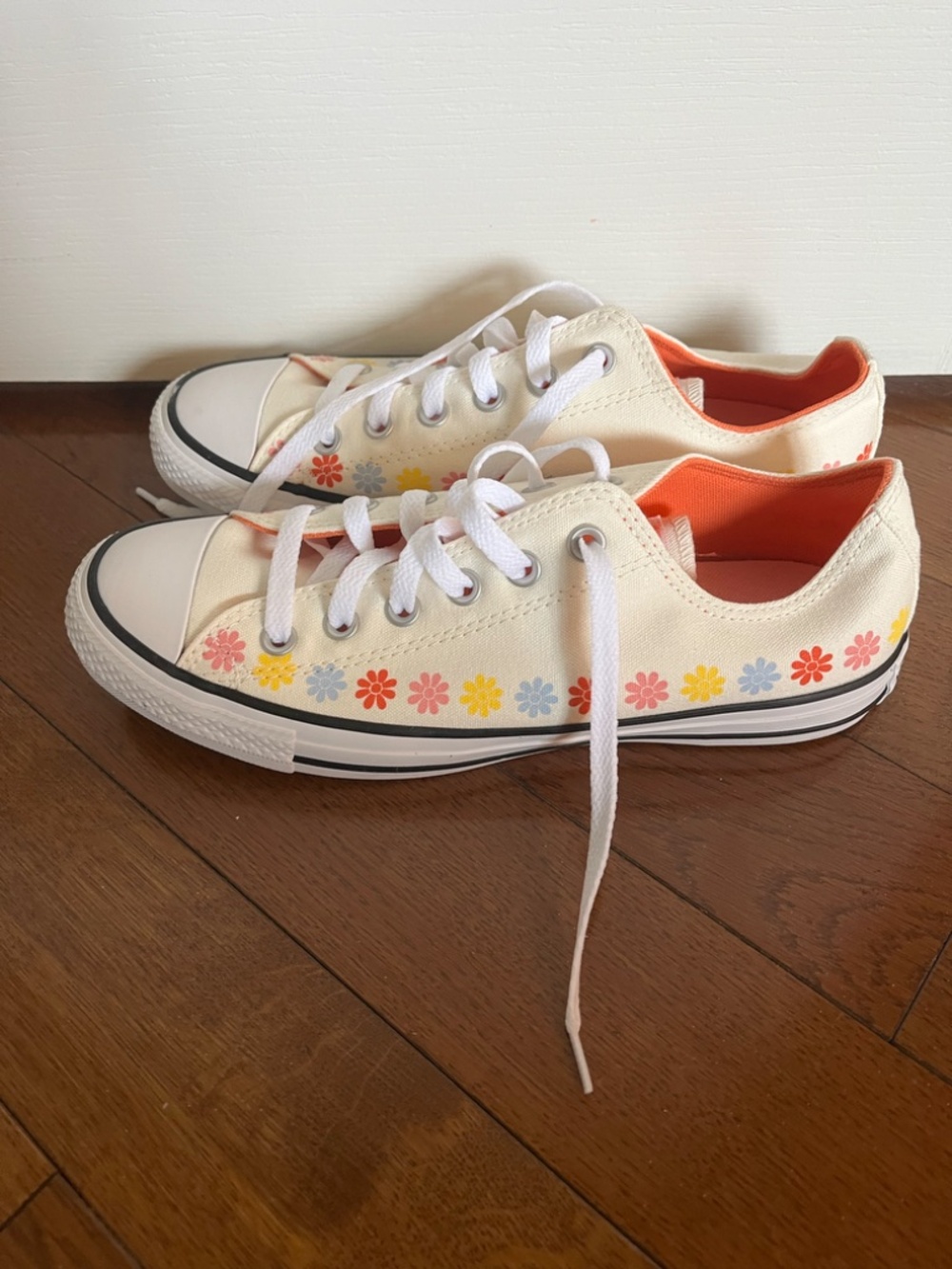 Flowery converse shoes - Picture 3 of 3